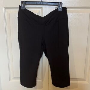 Tangerine Black V-Waist Capri Leggings